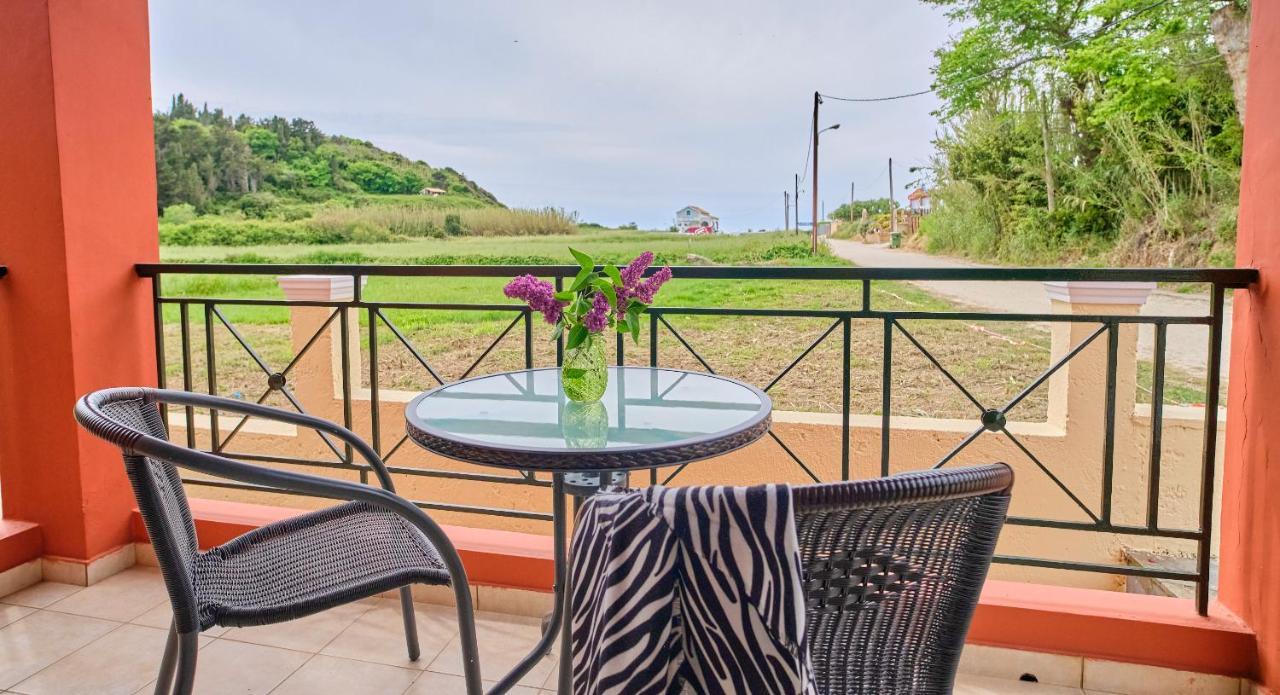 Logas Beach Studios Peroulades  Екстериор снимка