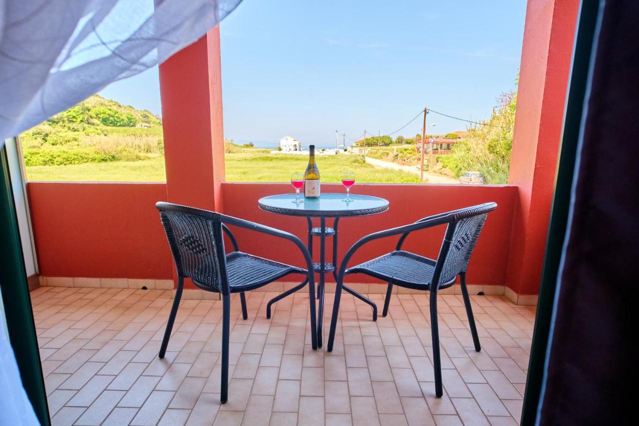 Logas Beach Studios Peroulades  Екстериор снимка