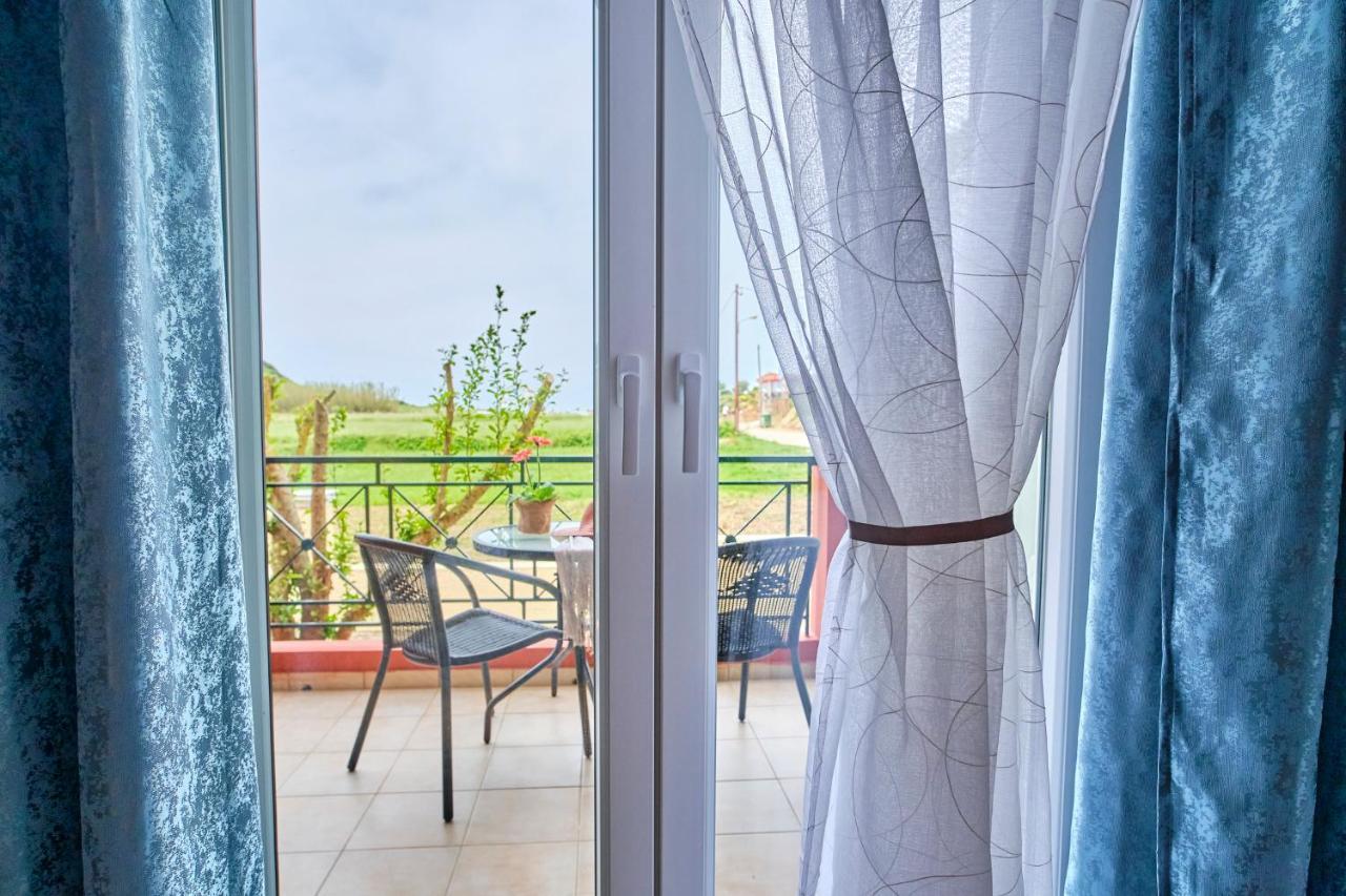 Logas Beach Studios Peroulades  Екстериор снимка